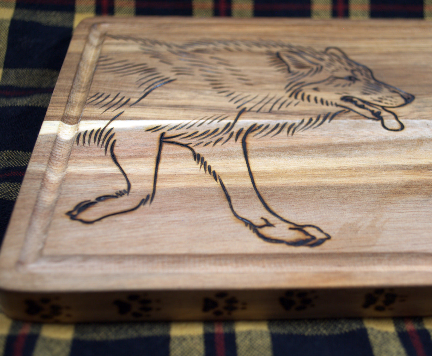 Hungry Wolf Cutting/Charcuterie Board