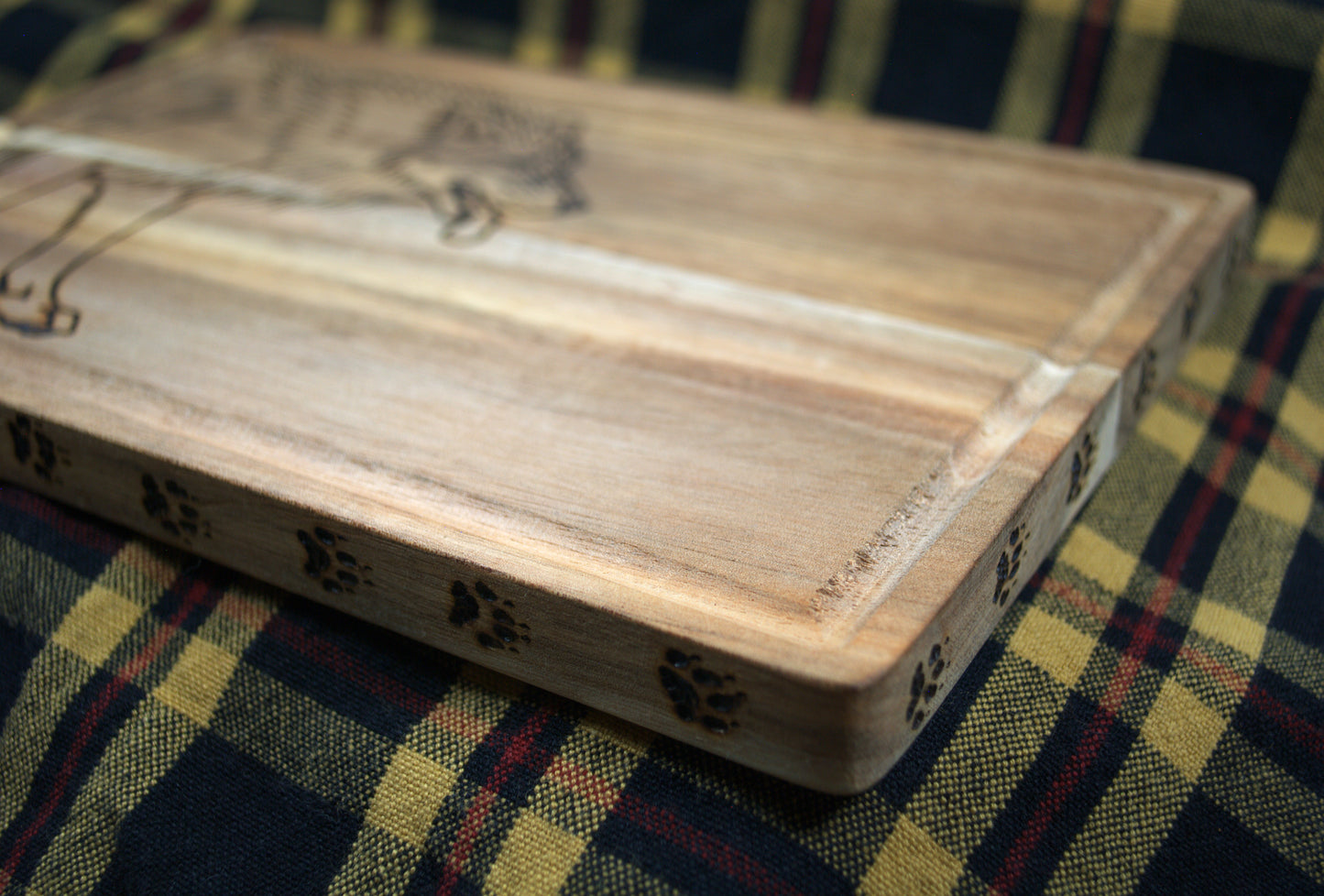 Hungry Wolf Cutting/Charcuterie Board